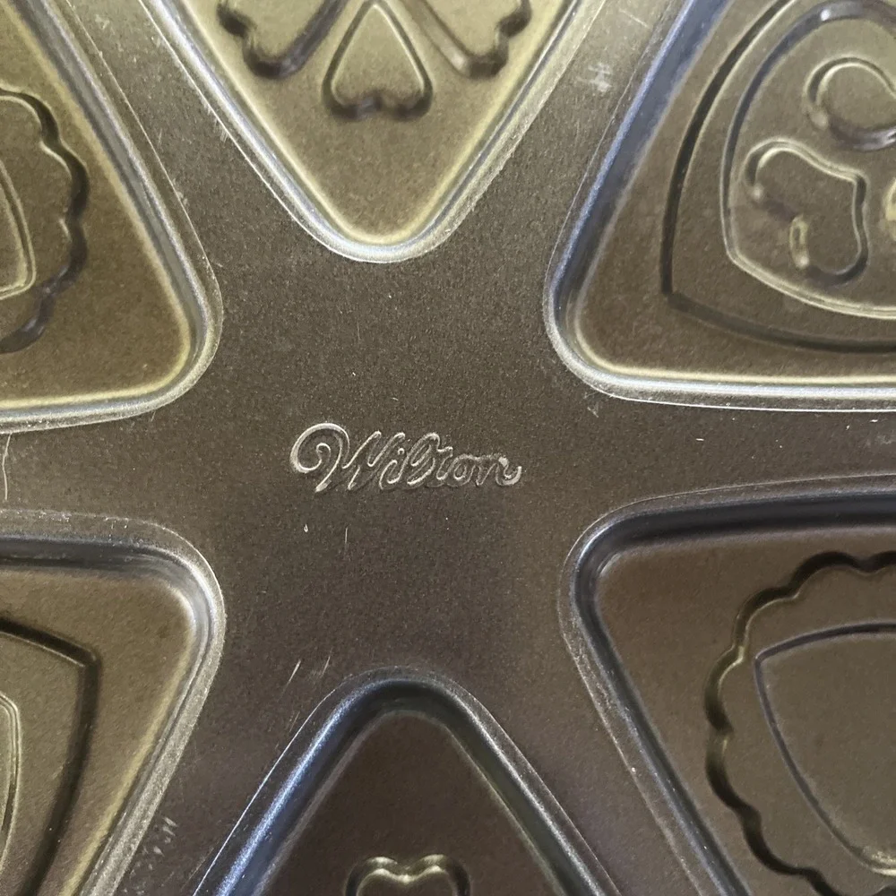 Wilton 6 Cavity Christmas Valentine Cookie‎ Cake Pan Aluminum Baking Mold 11